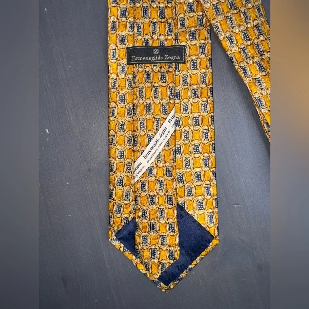 Ermenegildo Zegna 100% silk geometric tie Made in Italy